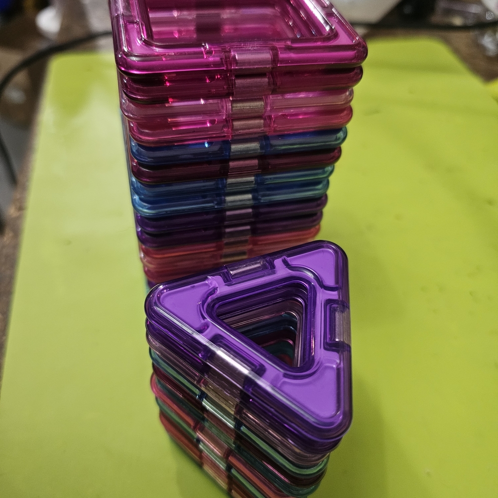 Magformers Colorful Building Blocks Set - Picture 3 of 4
